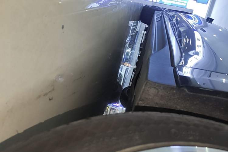 Used BYD Han 2023 EV Champion Edition 506KM Front-Wheel-Drive Premium Model Right Side Sill