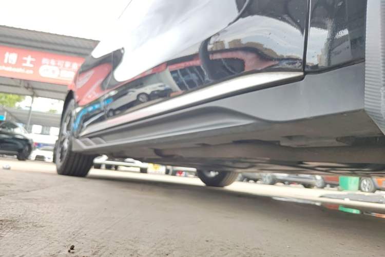 Used BYD Han 2023 DM-i Champion Edition 121KM Prestige Model Right Side Sill