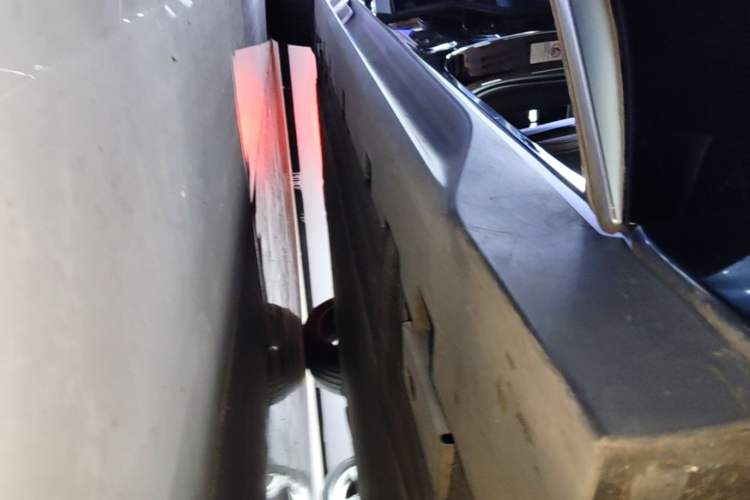Used BYD Han 2023 EV Champion Edition 715 km Front-Drive Flagship Model Right Side Sill