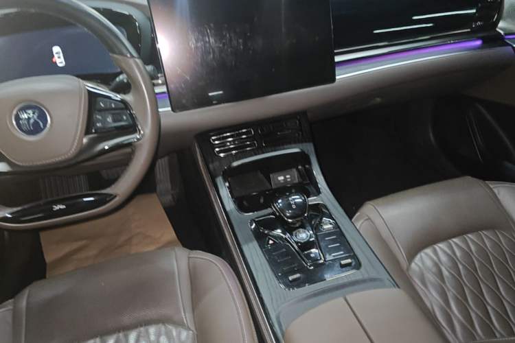 Used BYD Han 2023 DM-i Champion Edition 121KM Prestige Model Audio And AC Panel