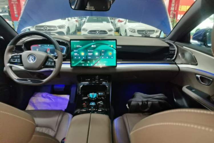 Used BYD Han 2023 EV Champion Edition 605KM Front-Drive Premium Model Audio And AC Panel