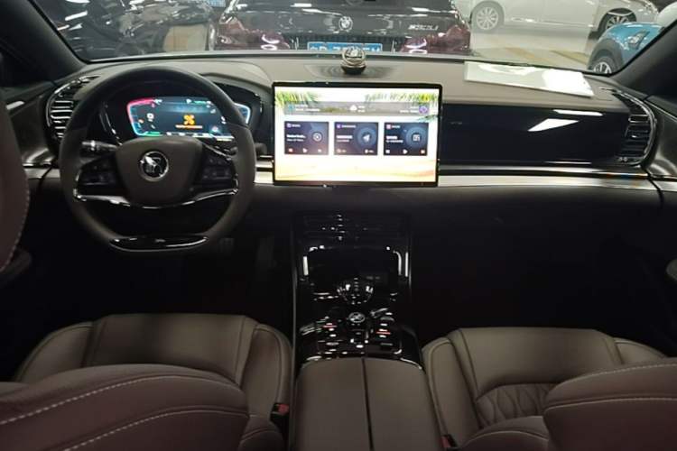 Used BYD Han 2023 DM-i Champion Edition 121KM Prestige Model Center Console