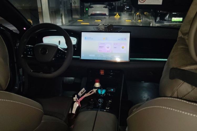 Used BYD Han 2023 EV Champion Edition 715 km Front-Drive Flagship Model Center Console