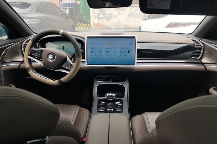 Used BYD Han 2023 DM-i Champion Edition 121KM Prestige Model Center Console