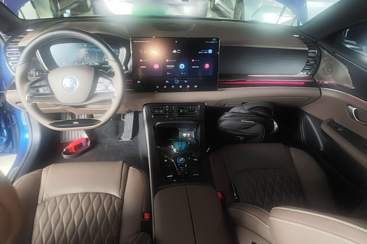 Used BYD Han 2023 DM-i Champion Edition 121KM Prestige Model Center Console