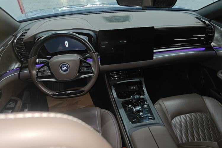 Used BYD Han 2023 DM-i Champion Edition 121KM Prestige Model Center Console