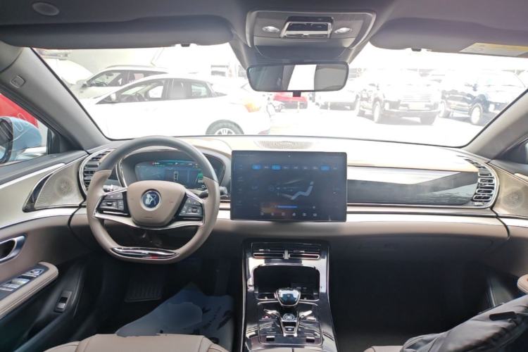 Used BYD Han 2023 EV Champion Edition 605KM Front-Drive Premium Model Center Console