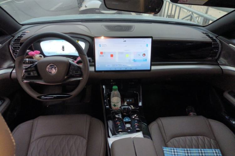 Used BYD Han 2023 DM-i Champion Edition 121KM Prestige Model Center Console