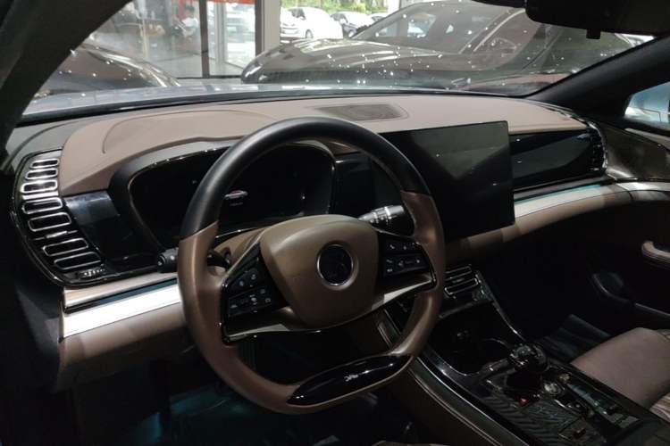 Used BYD Han 2023 DM-i Champion Edition 121KM Prestige Model Center Console