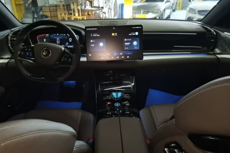 Used BYD Han 2023 EV Champion Edition 506KM Front-Wheel-Drive Premium Model Center Console