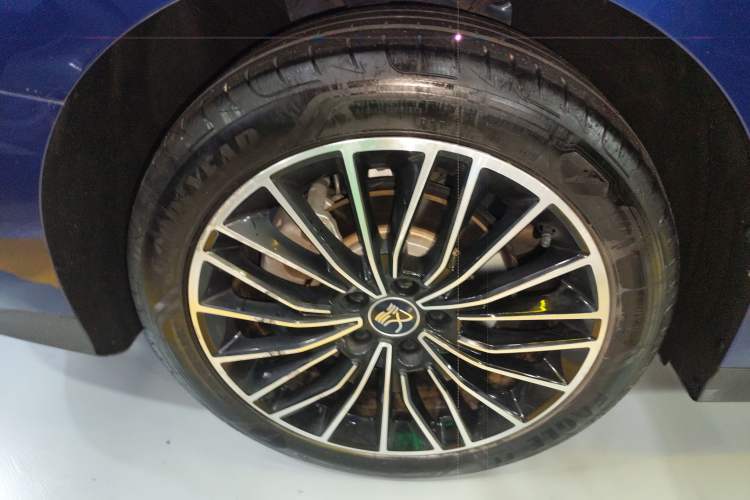 Used BYD Han 2023 DM-i Champion Edition 121KM Prestige Model Exterior 5