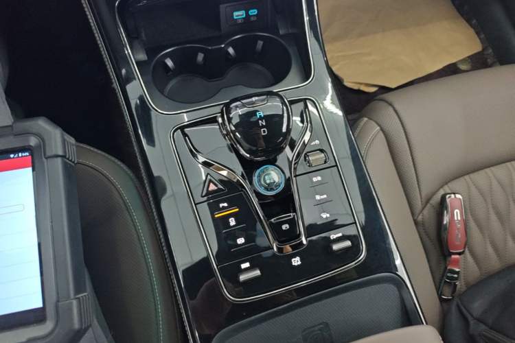 Used BYD Han 2023 EV Champion Edition 605KM Front-Drive Premium Model Gear Lever