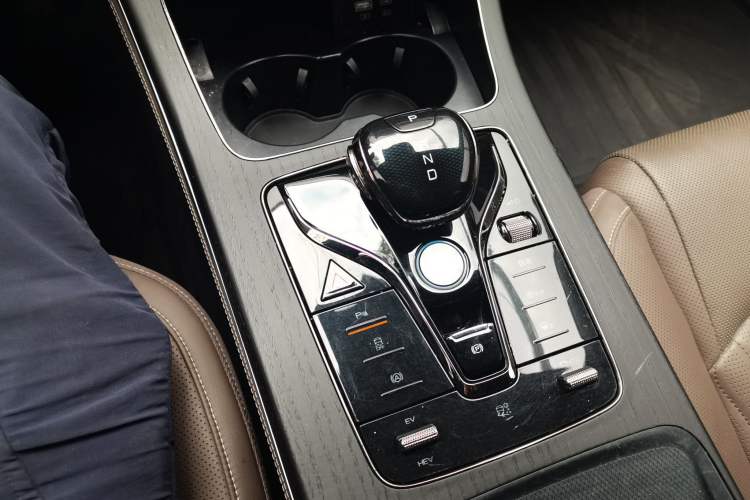Used BYD Han 2023 DM-i Champion Edition 121KM Prestige Model Gear Lever