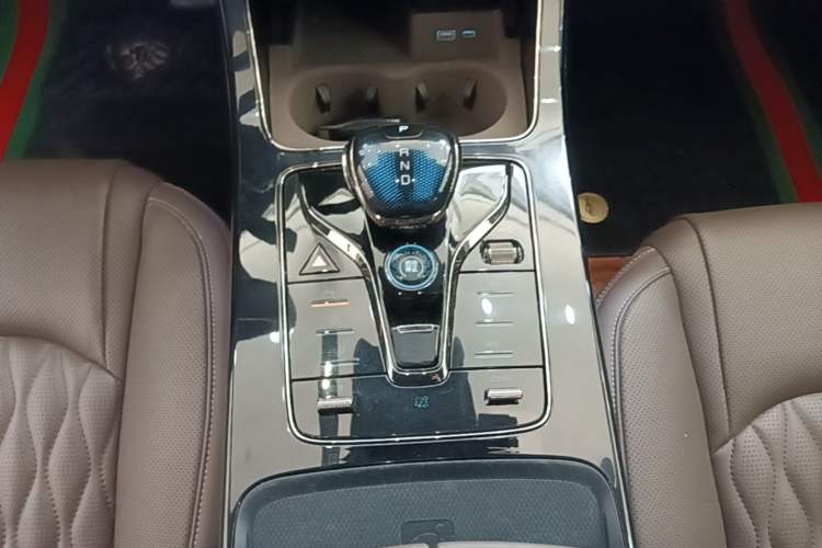 Used BYD Han 2023 EV Champion Edition 605KM Front-Drive Premium Model Gear Lever