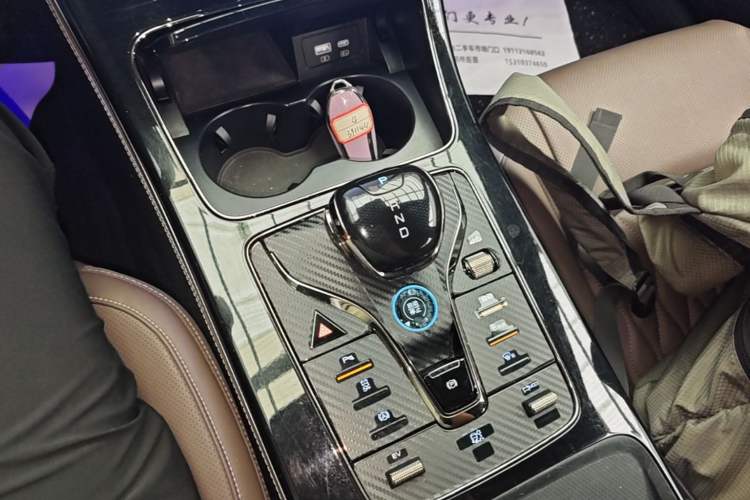 Used BYD Han 2023 DM-i Champion Edition 121KM Prestige Model Gear Lever