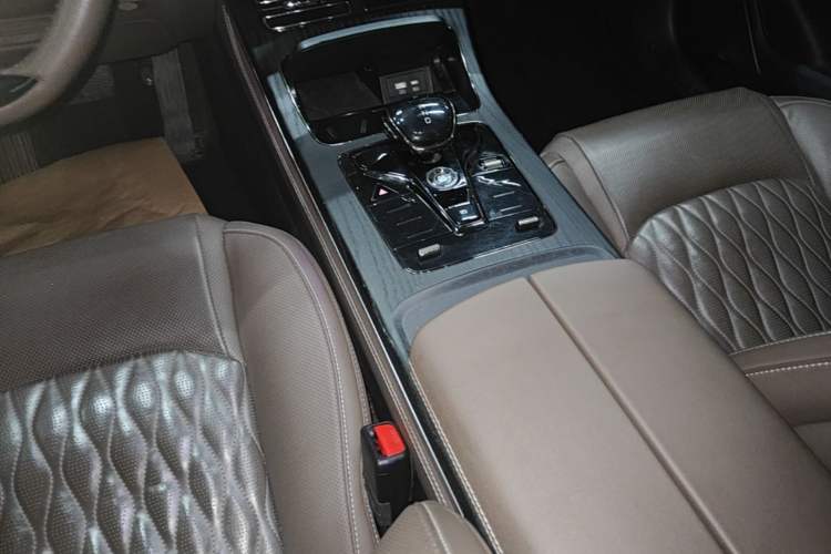Used BYD Han 2023 DM-i Champion Edition 121KM Prestige Model Gear Lever