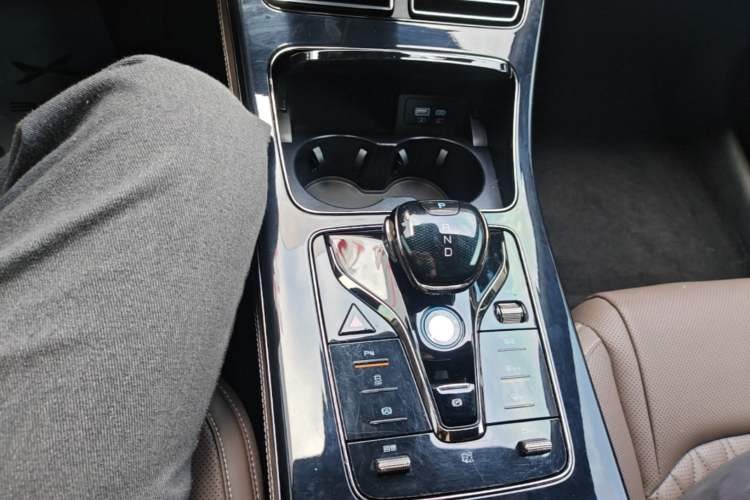 Used BYD Han 2023 EV Champion Edition 605KM Front-Drive Premium Model Gear Lever