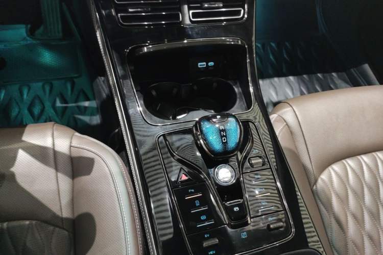 Used BYD Han 2023 DM-i Champion Edition 121KM Prestige Model Gear Lever