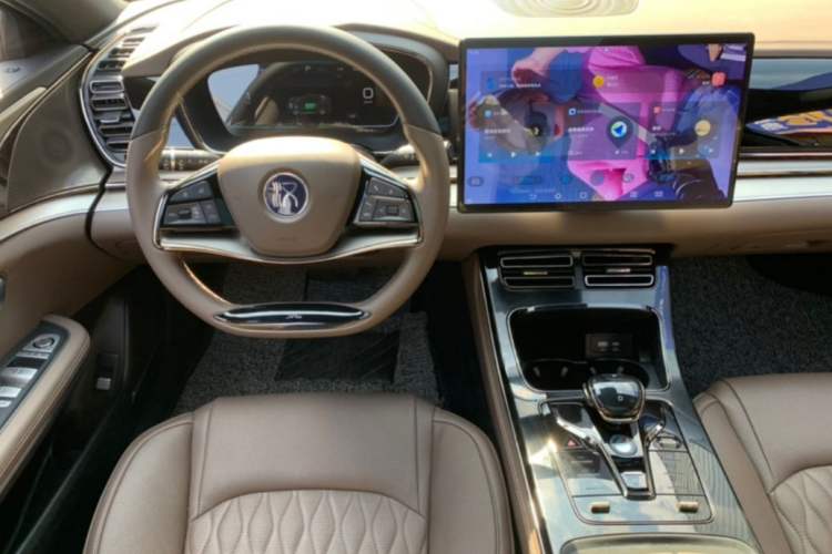 Used BYD Han 2023 DM-i Champion Edition 121KM Prestige Model Interior 1