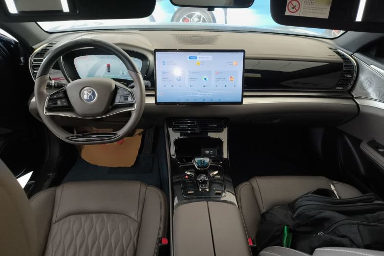 Used BYD Han 2023 EV Champion Edition 605KM Front-Drive Premium Model Interior 2