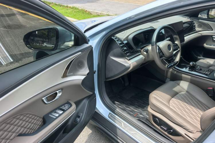Used BYD Han 2023 EV Champion Edition 605KM Front-Drive Premium Model Interior 4