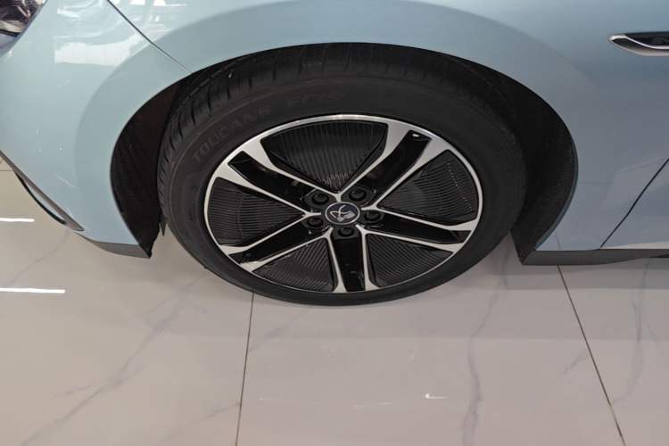 Used BYD Han 2023 EV Champion Edition 605KM Front-Drive Premium Model Left Front Wheel Hub