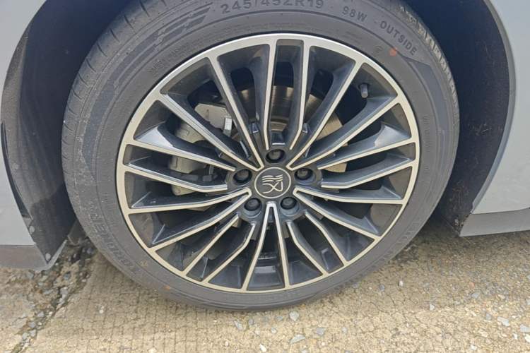 Used BYD Han 2023 DM-i Champion Edition 121KM Prestige Model Left Front Wheel Hub