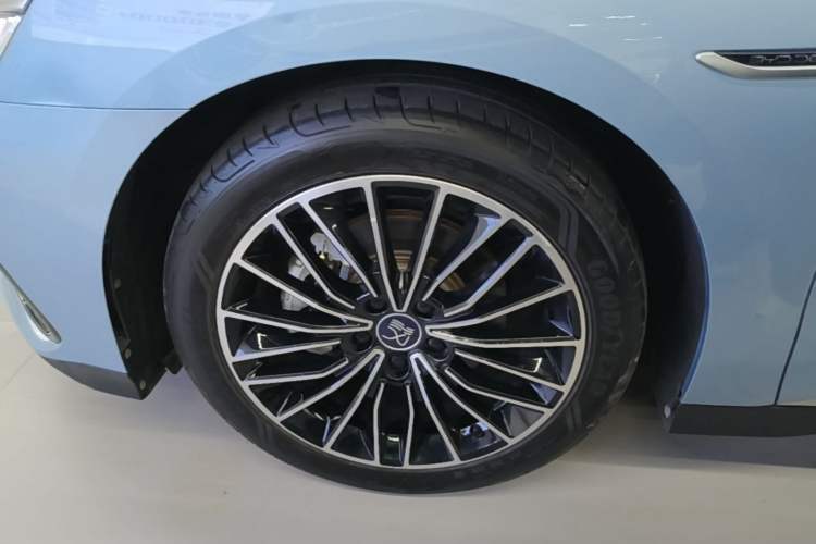 Used BYD Han 2023 DM-i Champion Edition 121KM Prestige Model Left Front Wheel Hub