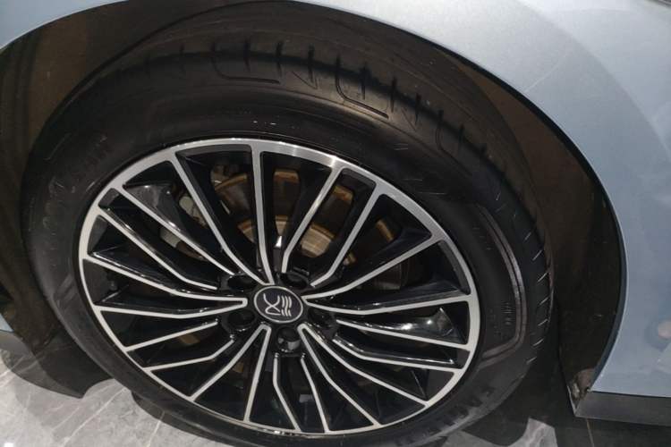 Used BYD Han 2023 DM-i Champion Edition 121KM Prestige Model Left Front Wheel Hub