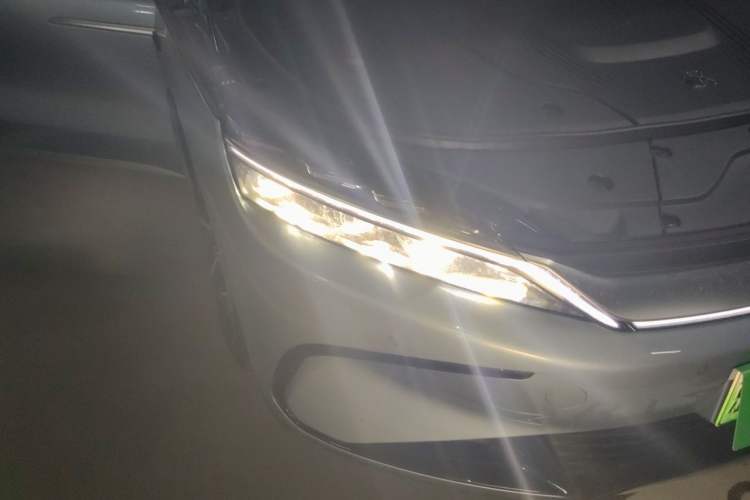 Used BYD Han 2023 EV Champion Edition 715 km Front-Drive Flagship Model Right Front Headlight