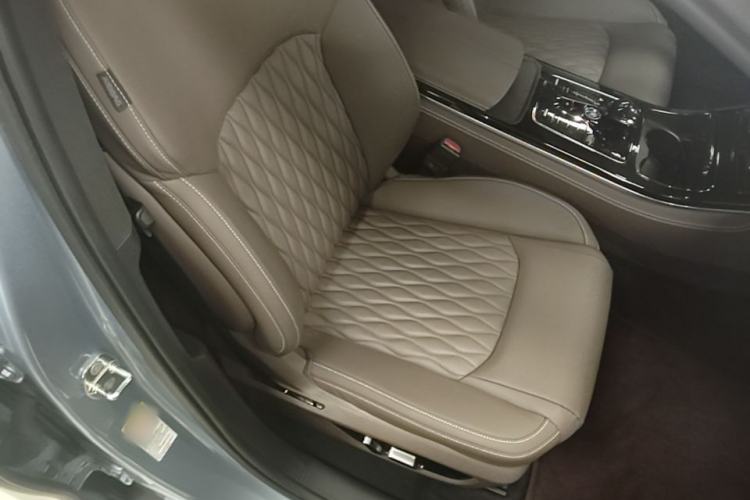 Used BYD Han 2023 DM-i Champion Edition 121KM Prestige Model Right Front Seat