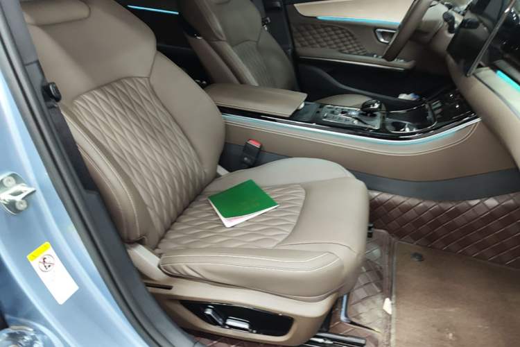 Used BYD Han 2023 DM-i Champion Edition 121KM Prestige Model Right Front Seat