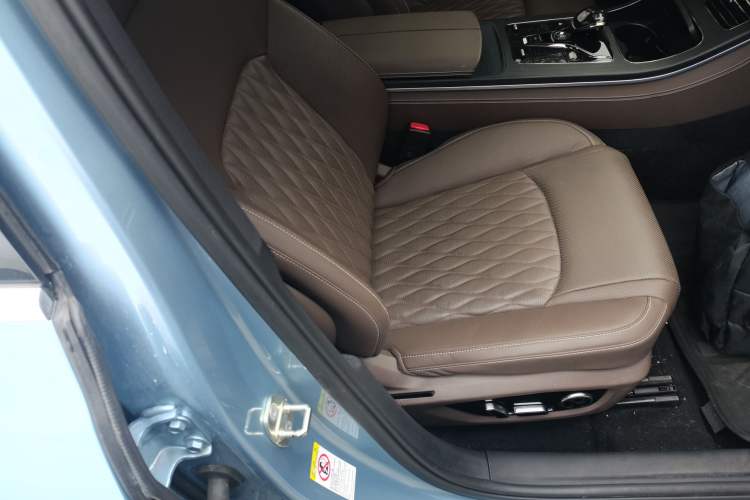 Used BYD Han 2023 DM-i Champion Edition 121KM Prestige Model Right Front Seat