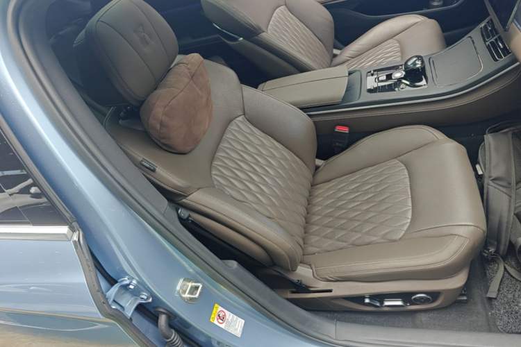 Used BYD Han 2023 DM-i Champion Edition 121KM Prestige Model Right Front Seat