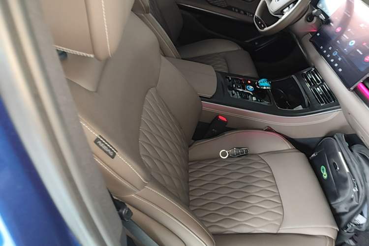 Used BYD Han 2023 DM-i Champion Edition 121KM Prestige Model Right Front Seat