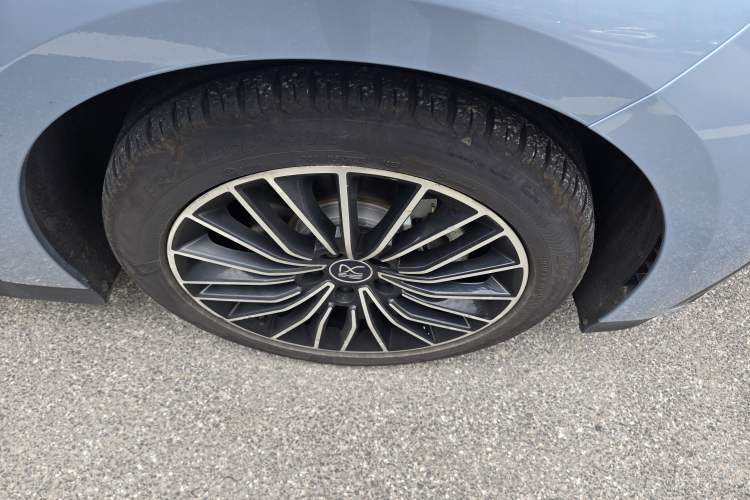 Used BYD Han 2023 EV Champion Edition 506KM Front-Wheel-Drive Premium Model Right Front Wheel Hub