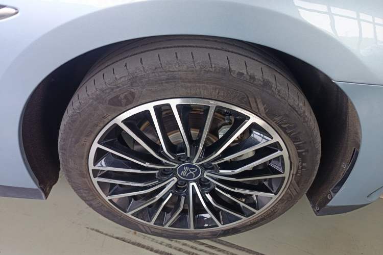 Used BYD Han 2023 DM-i Champion Edition 121KM Prestige Model Right Front Wheel Hub