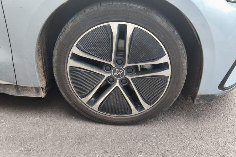 Used BYD Han 2023 EV Champion Edition 605KM Front-Drive Premium Model Right Front Wheel Hub