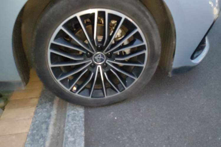 Used BYD Han 2023 DM-i Champion Edition 121KM Prestige Model Right Front Wheel Hub