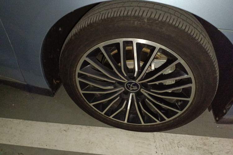 Used BYD Han 2023 DM-i Champion Edition 121KM Prestige Model Right Front Wheel Hub