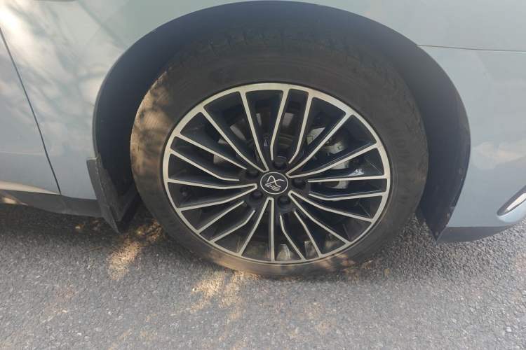 Used BYD Han 2023 DM-i Champion Edition 121KM Prestige Model Right Front Wheel Hub