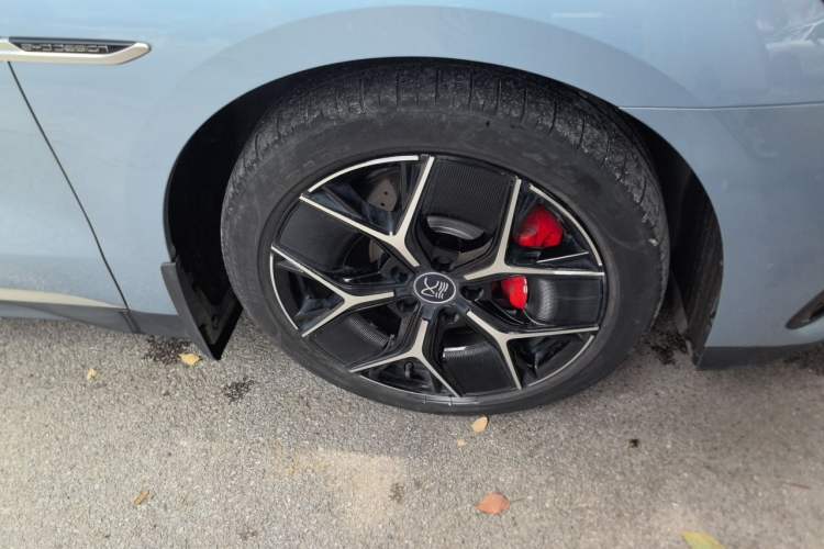 Used BYD Han 2023 DM-i Champion Edition 200KM Flagship Model Right Front Wheel Hub