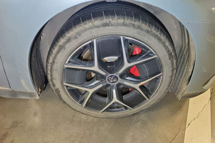 Used BYD Han 2023 DM-i Champion Edition 200KM Premium Model Right Front Wheel Hub