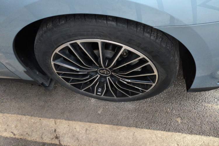 Used BYD Han 2023 DM-i Champion Edition 121KM Prestige Model Right Front Wheel Hub