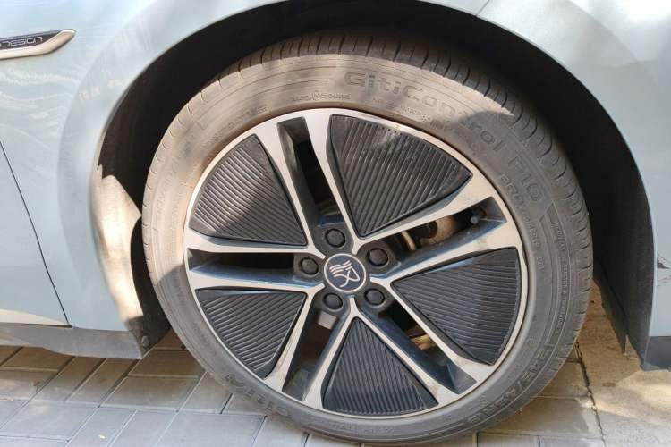 Used BYD Han 2023 EV Champion Edition 605KM Front-Drive Premium Model Right Front Wheel Hub