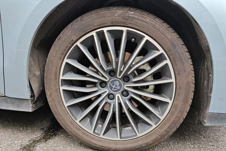 Used BYD Han 2023 EV Champion Edition 506KM Front-Wheel-Drive Premium Model Right Front Wheel Hub