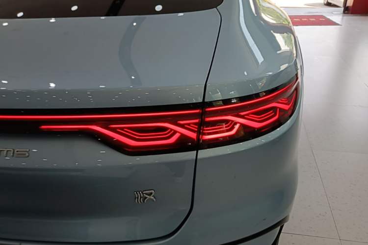 Used BYD Han 2023 EV Champion Edition 605KM Front-Drive Premium Model Right Rear Taillight