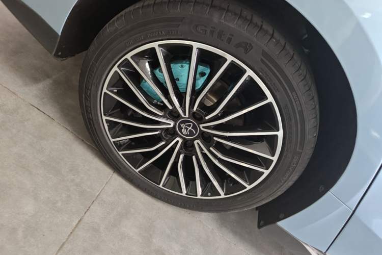 Used BYD Han 2023 EV Champion Edition 506KM Front-Wheel-Drive Premium Model Right Rear Wheel Hub
