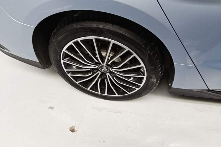 Used BYD Han 2023 DM-i Champion Edition 121KM Prestige Model Right Rear Wheel Hub