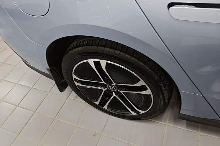 Used BYD Han 2023 EV Champion Edition 605KM Front-Drive Premium Model Right Rear Wheel Hub